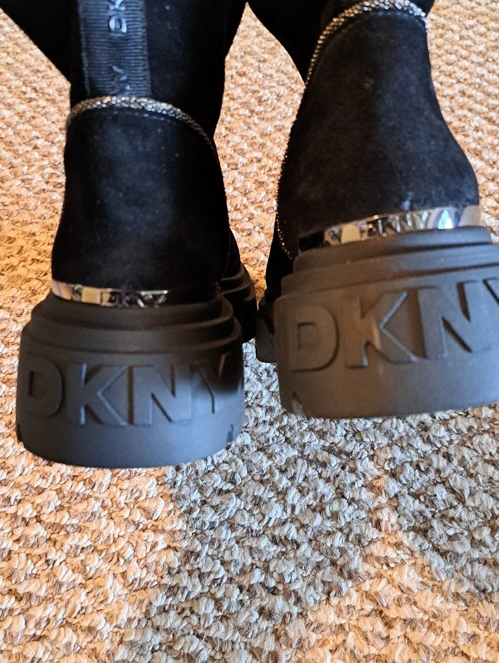 🖤 DKNY Frankie Faux Shearling Lug Heel Boots – Size 6 – NWOB 🖤 RHINESTONES!